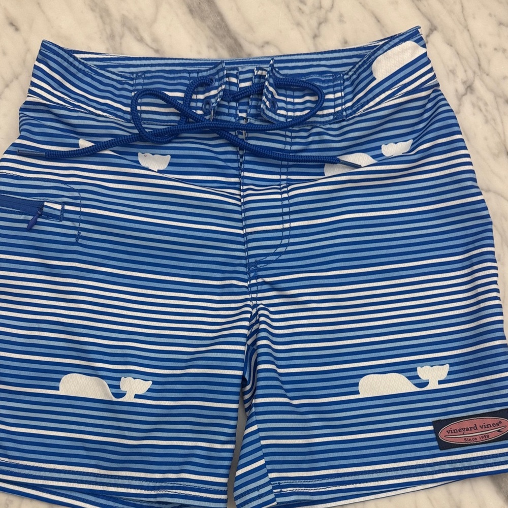 EUC Vineyard Vines Blue and White Whale Pattern swim trunks w zipper pocket